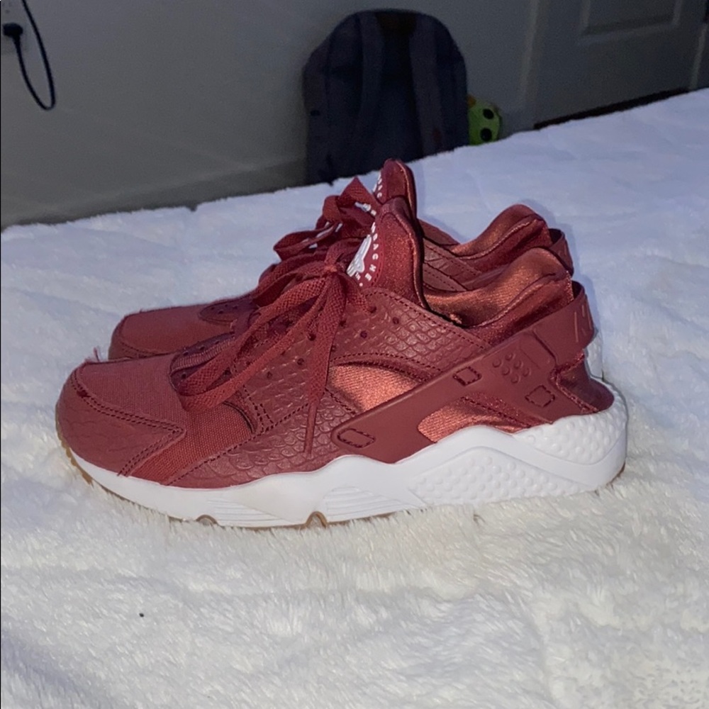 Maroon snakeskin Nike huaraches